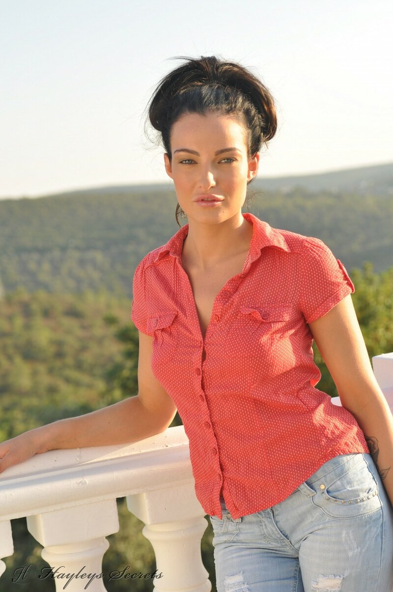 Люси, 18 лет, 0 размер груди